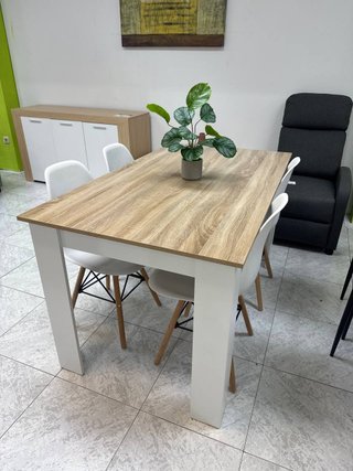 Mesa de Comedor + 4 Sillas Nuevas | 110€