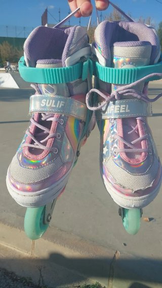Lote Patines en línea con protecciones y bolsa.