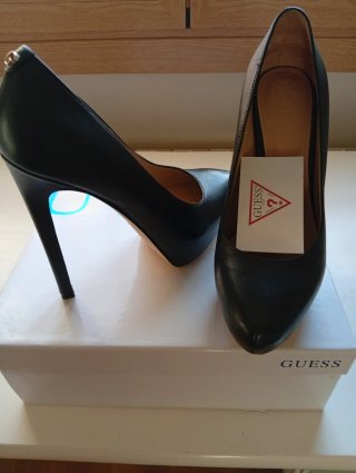 Zapatos de tacón Guess negros