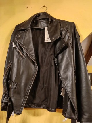Chupa de cuero negra