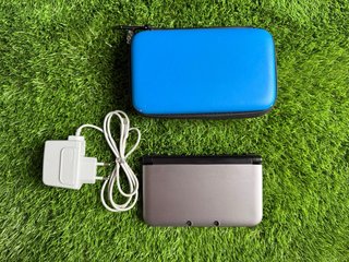 Nintendo 3DS XL Argento e Nero con Firmware Personalizzato