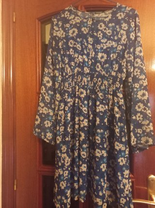 Vestido floral azul y beige