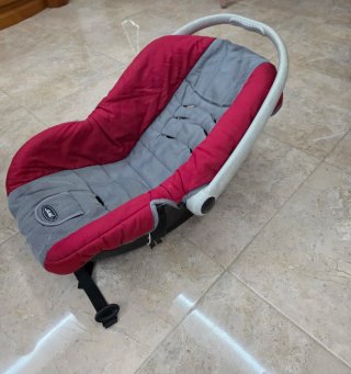 Due seggiolini auto per bambini
