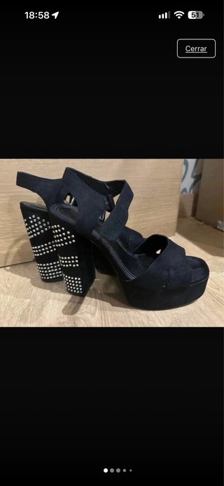 Tacones negros plataforma tachuelas