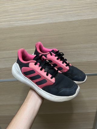 Botines adidas Negro y Rosa