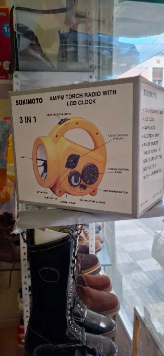 Radio Linterna AM/FM SUKIMOTO con Reloj LCD