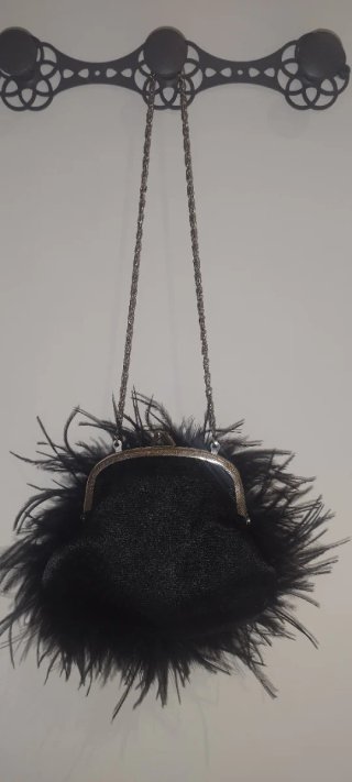 Bolso de fiesta negro con cadena