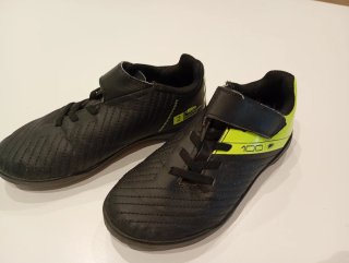 Botas de Fútbol Niño Negras y Amarillas talla 31