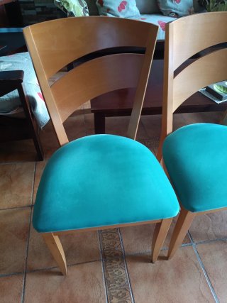 4 Sillas de Comedor de Madera