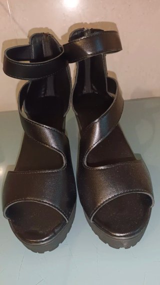 Sandalias tacón negras cómodas