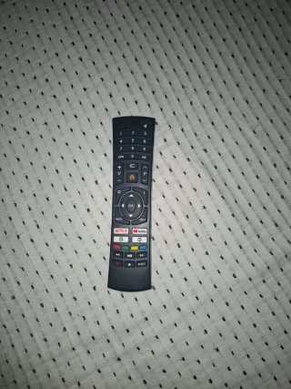 Televisor Qilive con pantalla rota