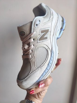 Zapatillas New Balance 2002R Beige