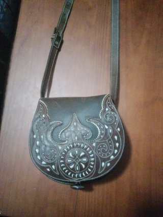 Bolso de cuero hecho a mano