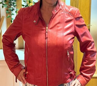 Chaqueta de Piel Roja Massimo Dutti