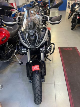 QJ Motor ADVENTUR 600cc + 3 Maletas