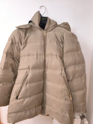 Plumífero ZARA Beige Plumífero ZARA Negro