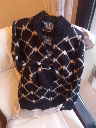 Chaqueta lana tejida a mano con cremallera