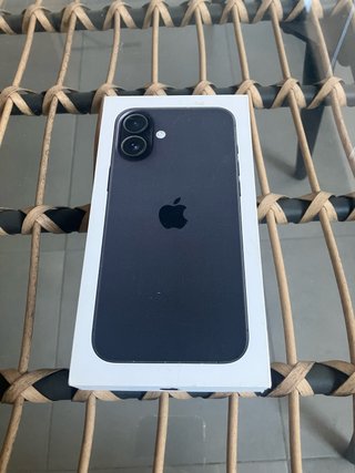 Caja iPhone 16 Plus Negra