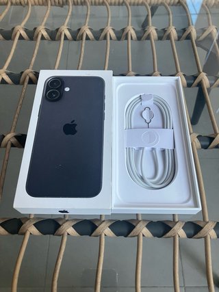 Caja iPhone 16 Plus Negra