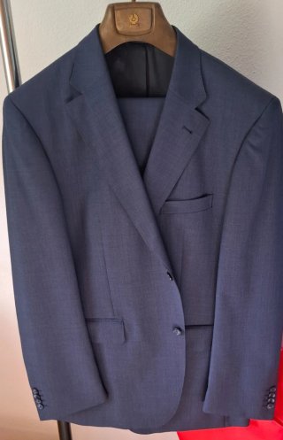 Traje de chaqueta azul marino