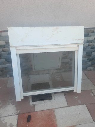 Ventana de aluminio y reja deHierro Blanca