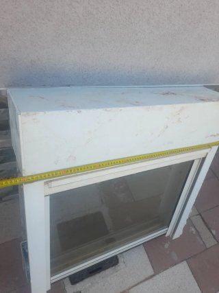 Ventana de aluminio y reja deHierro Blanca