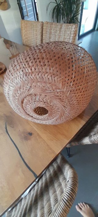 Lámpara de fibras naturales