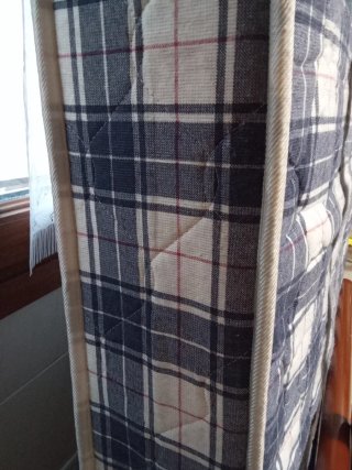 Cama de madera 90 cm con colchón