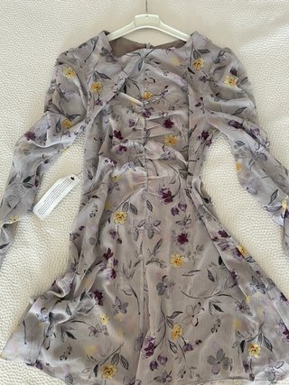 Vestido corto tul floral manga larga