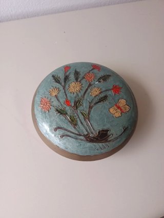 Caja Metálica Redonda con Flores