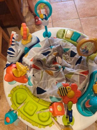 Mesa de actividades para bebés