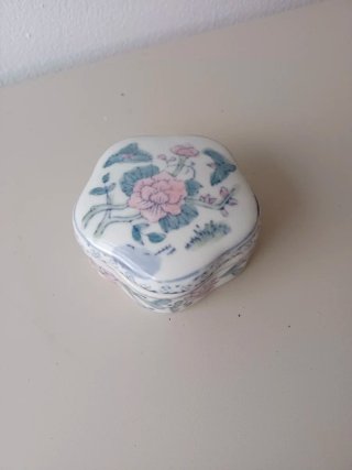 Caja de Cerámica con Motivos Florales