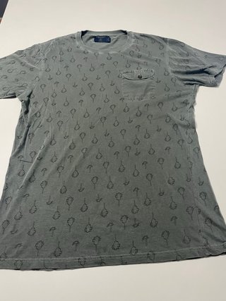 Camiseta verde con estampado