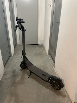 Patinete eléctrico Cecotec con accesorios