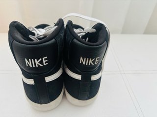 Zapatillas Nike Negras y Blancas