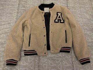 Abrigo borreguito  bomber beige talla M