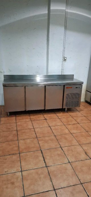 Bajo Mostrador Refrigerado 3 Puertas