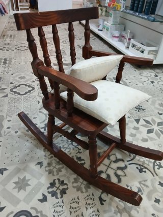 Mecedora infantil de madera