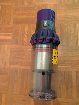 Dyson V10 reparada con cargador sin accesorios