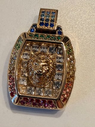 Colgante GUESS STEEL León Dorado con Cristales