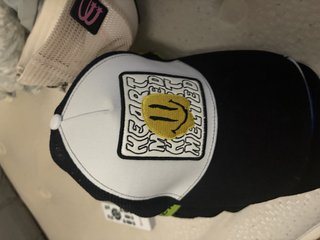 Gorra trucker blanca y negra parche Heart Melted