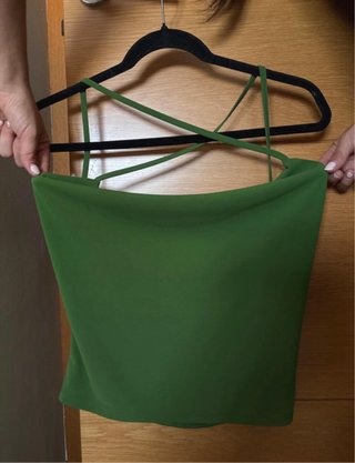 Top Verde con Tirantes Cruzados