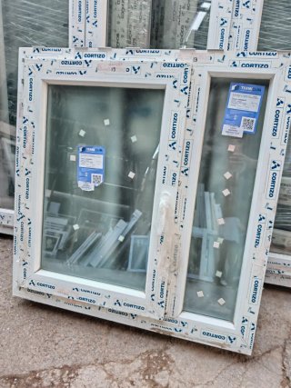 Ventana con Mosquitera 96x98 cm