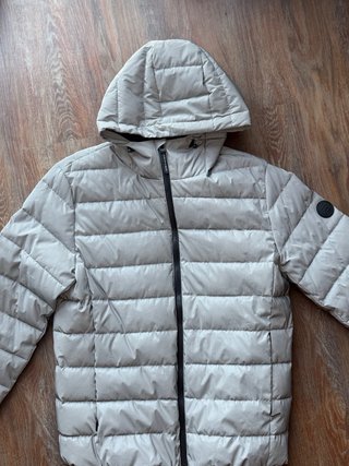 Chaquetón de plumas reflectante del pull and bear