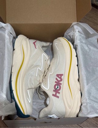 Nuevas Zapatillas Hoka Clifton 10 Crema Talla 42