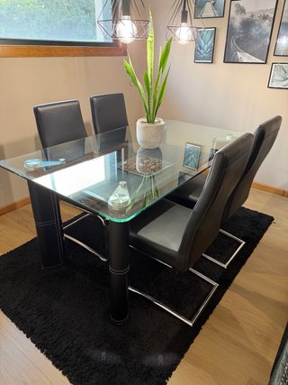 Mesa cristal y sillas
