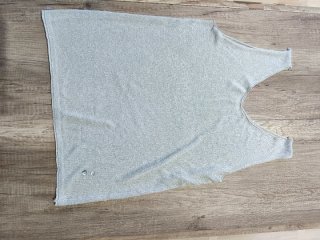 Camiseta plateada brillante