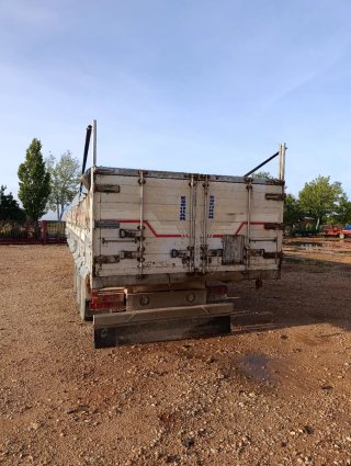 Plataforma Basculante de Tres Ejes