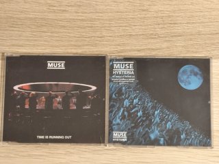 2 CD Singles de Muse: Time Is Running Out/Hysteria