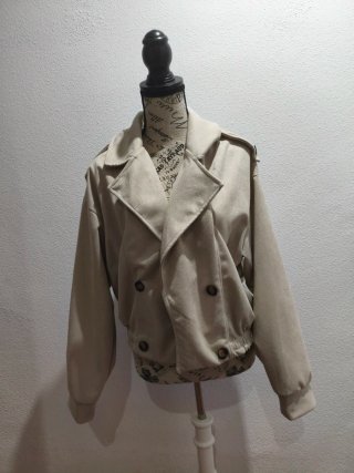 Gabardina corta beige Zara